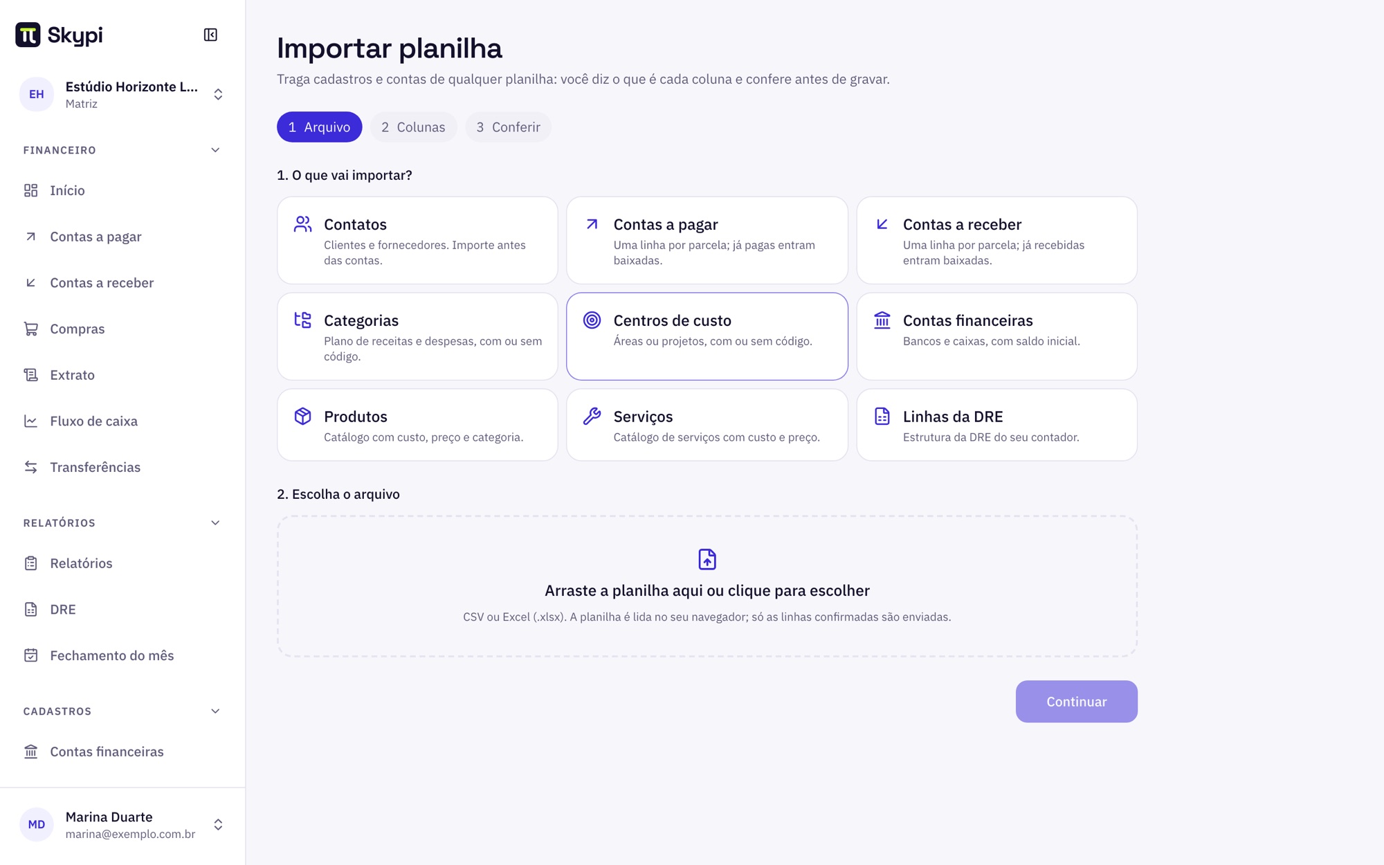Tela Importar planilha com os tipos de cadastro e a área para soltar o arquivo